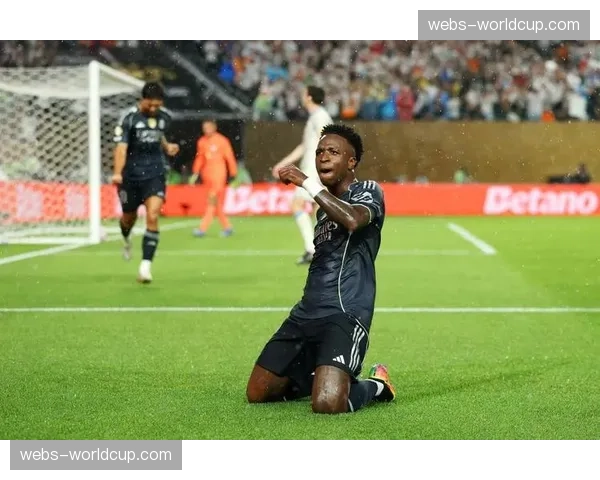 维尼修斯接受专访:谈如何在高压防守下提升射门选择